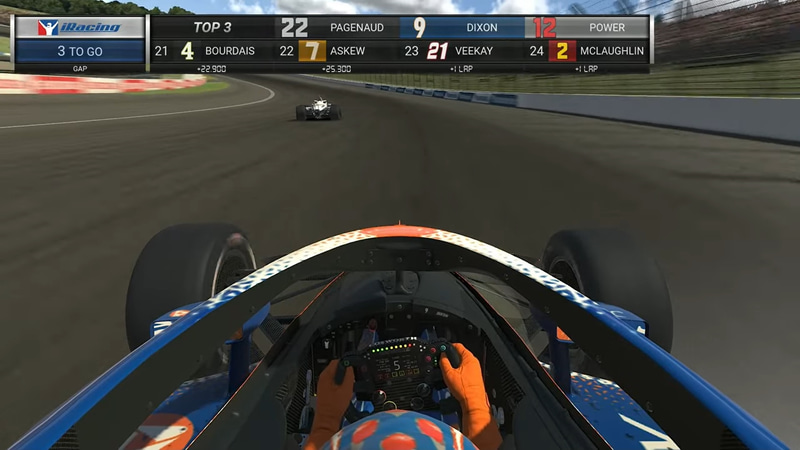 本物のレース同様に大迫力のインカー映像やバックモニター映像も流れる