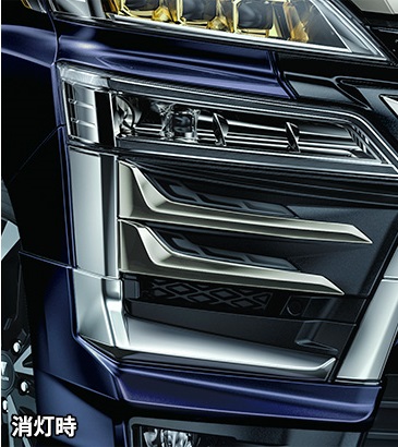 シグネチャーイルミブレードは、上下2段の存在感あるブルーとホワイトの光のコンビネーションが先進的な表情を創出。価格11万円