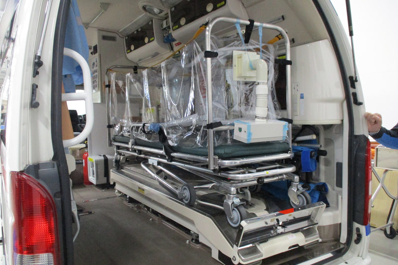 ビニール内側の空気を常に換気して、特殊フィルターの搭載でウイルスの99.9995％以上を除去して排気する