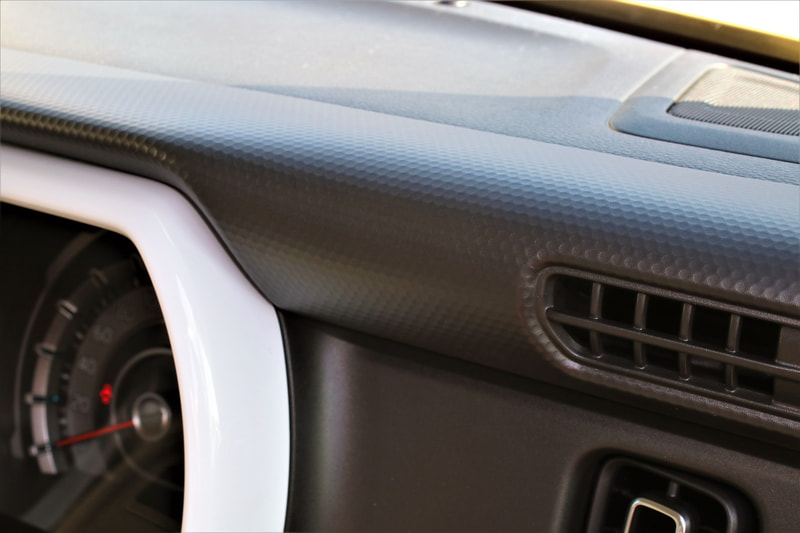 2代目ハスラーのインパネ。上下から2本のパイプで挟み込むような部分の難易度も非常に高かったとのこと