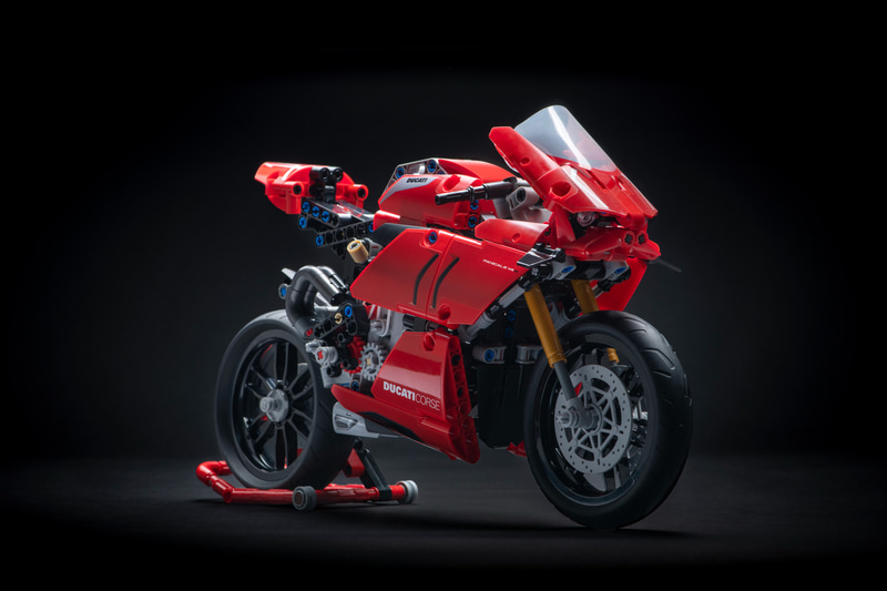 ドゥカティ・パニガーレ V4 R LEGO Technic