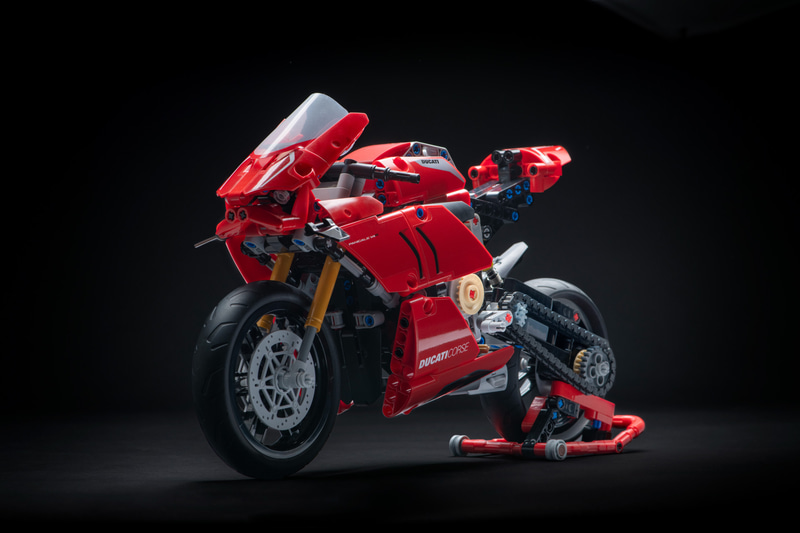 ドゥカティ・パニガーレ V4 R LEGO Technic