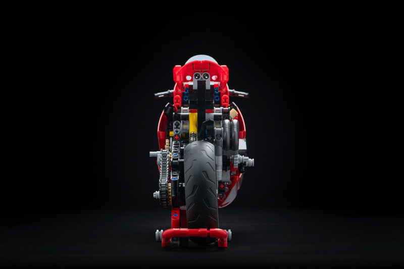 ドゥカティ・パニガーレ V4 R LEGO Technic