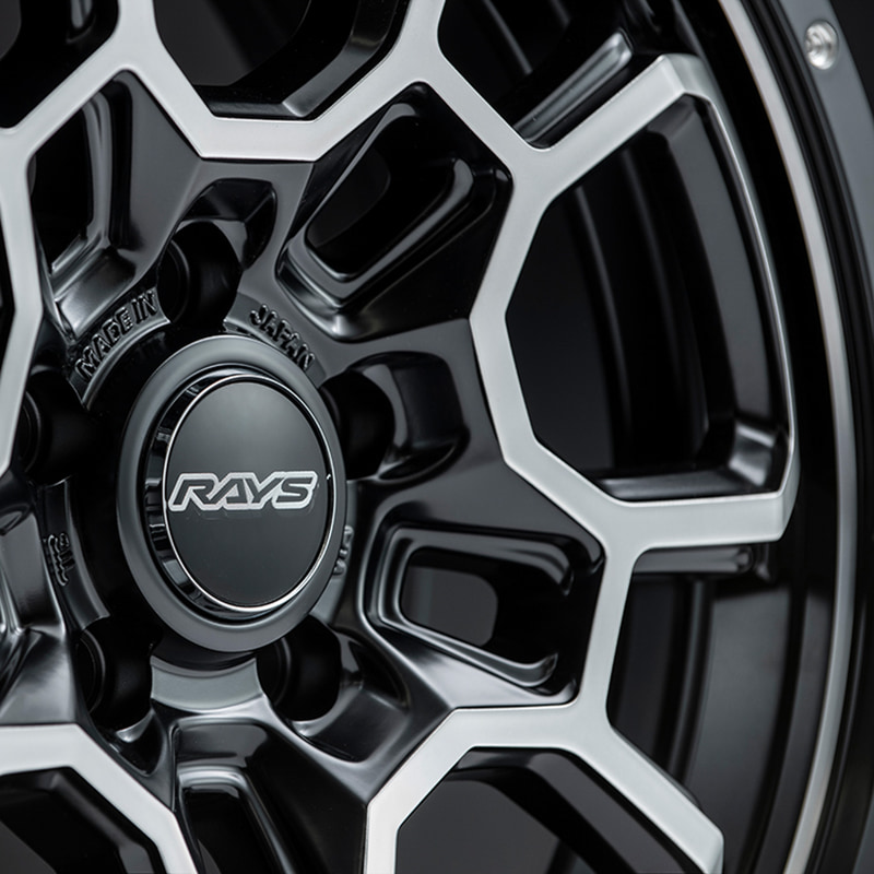 3Dデザイン/ビードロックリングをイメージさせるリムフランジ部のアンダーカット加工やリバースタイプのリム形状を採用することで、ホイールに奥行き感と立体感を実現