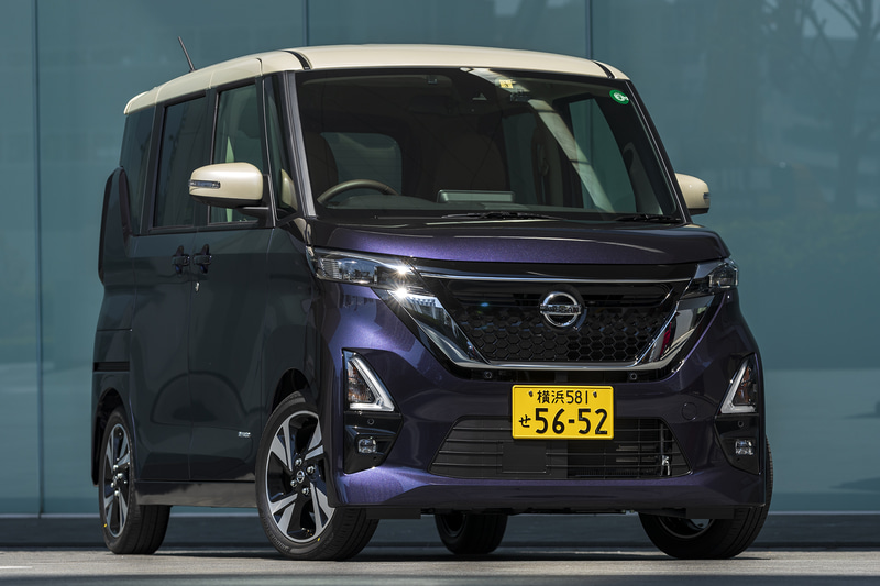 ハイウェイスター Gターボ プロパイロットエディション。ボディカラーはアメジストパープル/フローズンバニラパールの2トーン