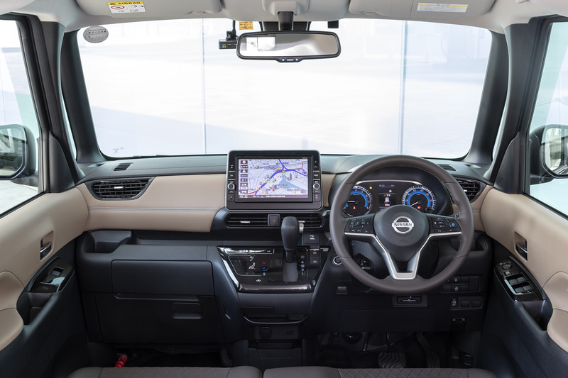 視界よく開放感の高い運転席まわり。撮影車両は“プレミアムグラデーションインテリア”＆“快適パックA”のセットポプションを装着