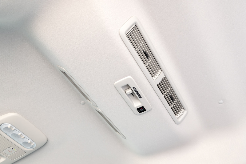 後席の快適性をアップする「プラズマクラスター搭載リヤシーリングファン」をオプション設定