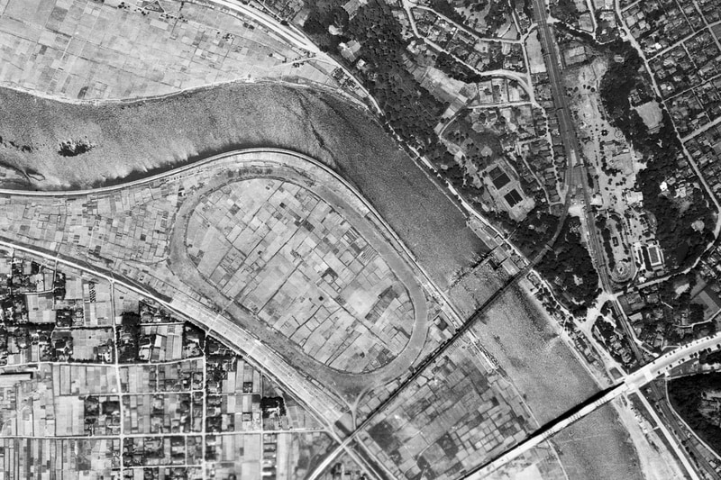 1947年、コースは残っているがインフィールド、外周は全て畑となった。この写真は米軍が撮影したもの（<a href="https://mapps.gsi.go.jp/">国土地理院の空中写真閲覧サービス</a>を基に加工して作成）