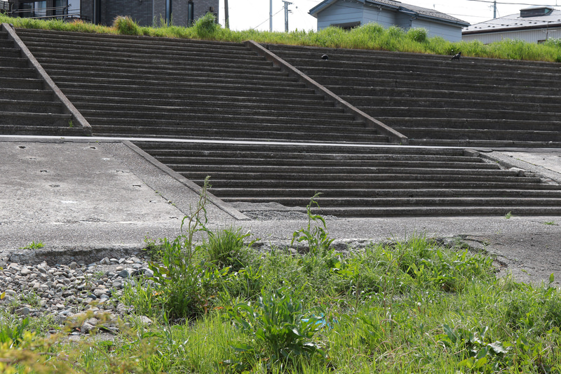 中央の階段だけ幅の広い階段となっていた