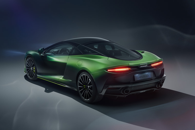 明暗がシームレスに融合したグリーンの3トーンボディカラーが特徴