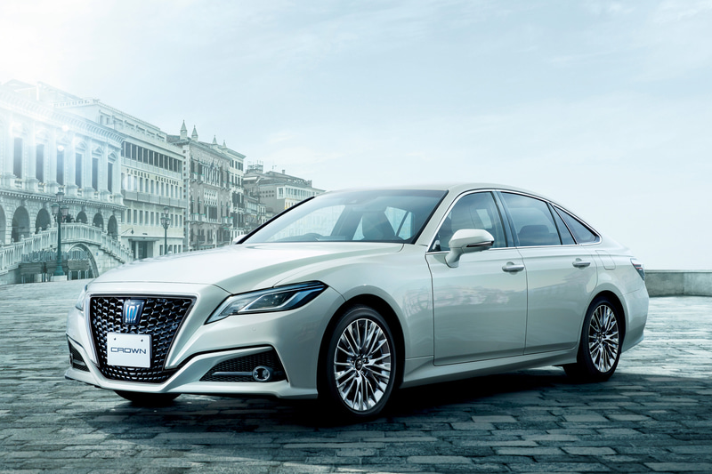 クラウン65周年を記念した特別仕様車「S“Elegance Style II”」（2.5リッターハイブリッド車）＜オプション装着車＞