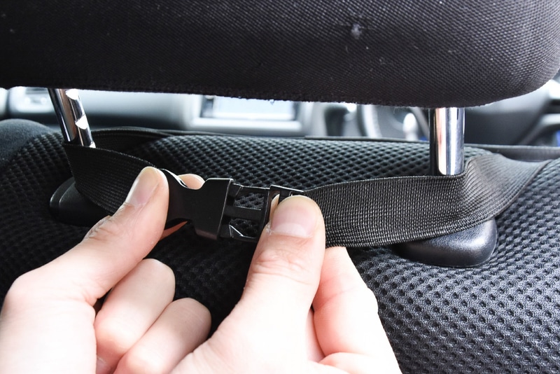 ベルトとフックなどを使って3ステップで固定完了