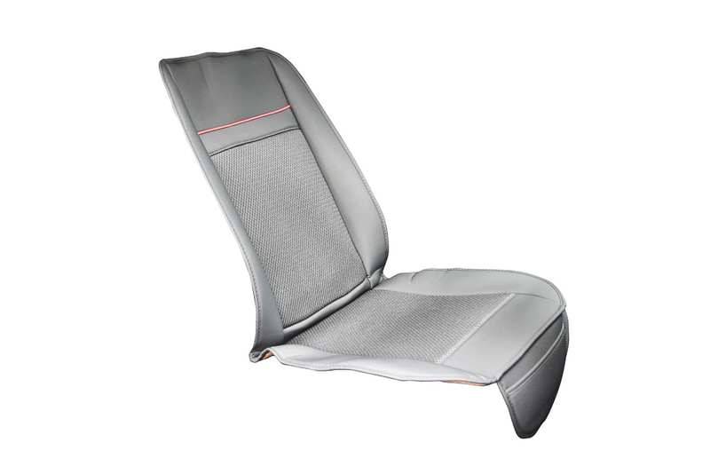 本体サイズは49×1.5×130cm（幅×奥行き×高さ）で重量は1480g。ケーブル長は約160cm（操作スイッチを含む）