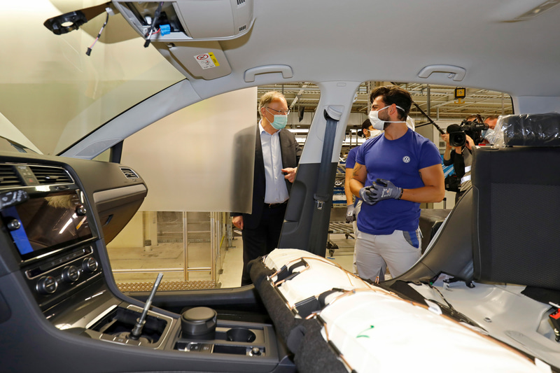 フォルクスワーゲン幹部もヴォルフスブルク工場を視察