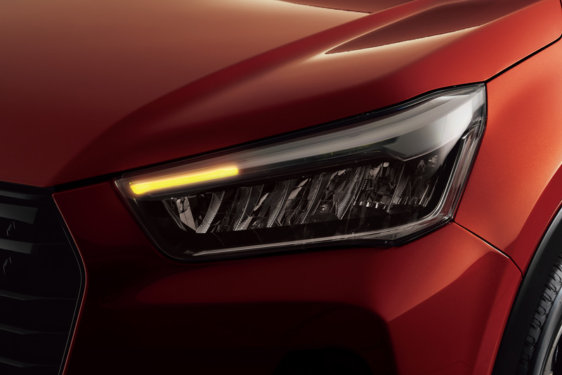 フロントウィンカーは流れるシーケンシャルを採用し、かっこよさを演出