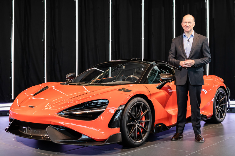 マクラーレン・オートモーティブ CEO マイク・フルーウィット氏と765LT