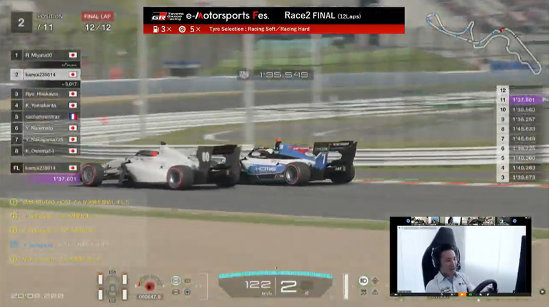 最終ラップの最終コーナーまで繰り広げられた小林可夢偉選手と宮田莉朋選手の熱い戦い（TGRの配信より）