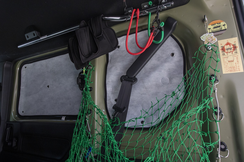 車内を暗く撮って光の漏れ具合を分かりやすくしてみた