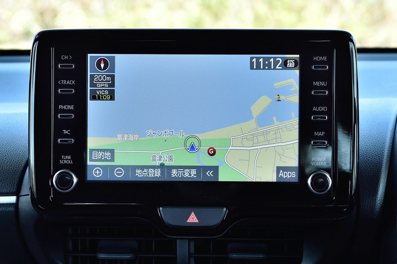 スマートフォンとの連携が可能な「ディスプレイオーディオ」を全車標準装備。BluetoothとUSBケーブルを使ってスマホと接続することにより、トヨタの「TCスマホナビ」やLINEの「LINE カーナビ」といった「SDL（スマートデバイスリンク）」に準拠する各種アプリをディスプレイオーディオで扱うことができる