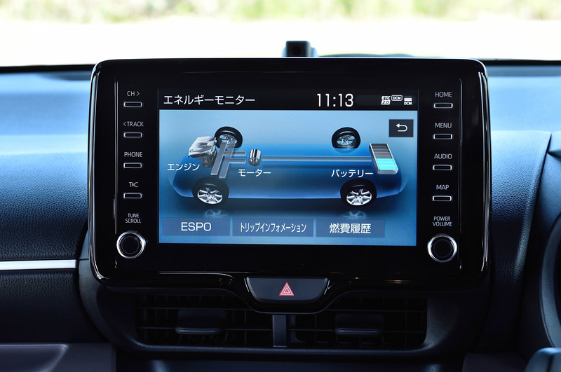 スマートフォンとの連携が可能な「ディスプレイオーディオ」を全車標準装備。BluetoothとUSBケーブルを使ってスマホと接続することにより、トヨタの「TCスマホナビ」やLINEの「LINE カーナビ」といった「SDL（スマートデバイスリンク）」に準拠する各種アプリをディスプレイオーディオで扱うことができる