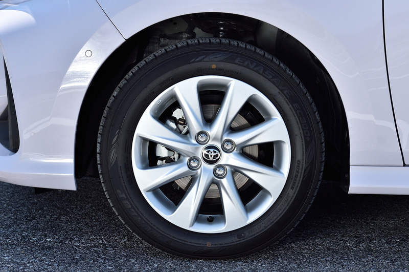 ヤリス HYBRID Gのボディサイズは3940×1695×1500mm（全長×全幅×全高）で、ホイールベースは2550mm