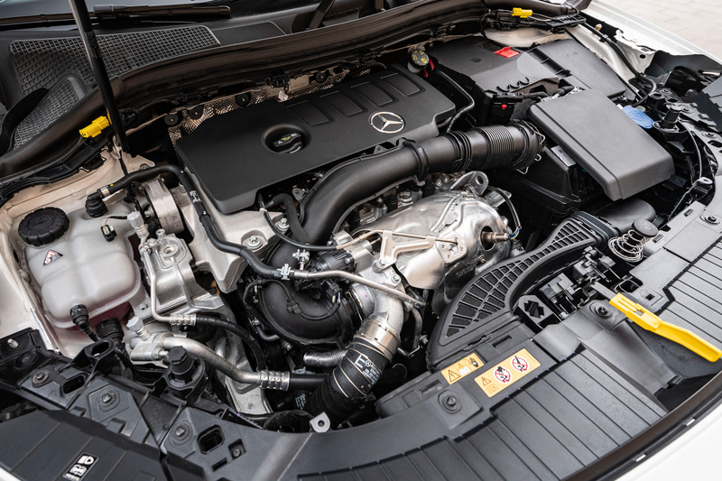 エンジンは1.3リッターと2.0リッターのガソリン、2.0リッターのディーゼルを用意するほか、ハイブリッドシステムの搭載車やEVもラインアップに追加していく予定