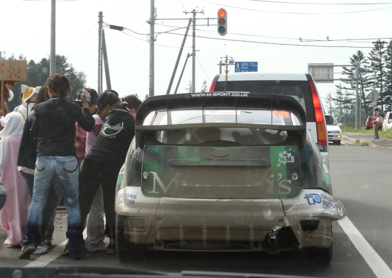 交差点での信号待ちではこのような光景も毎年目にしました（写真は2006年）