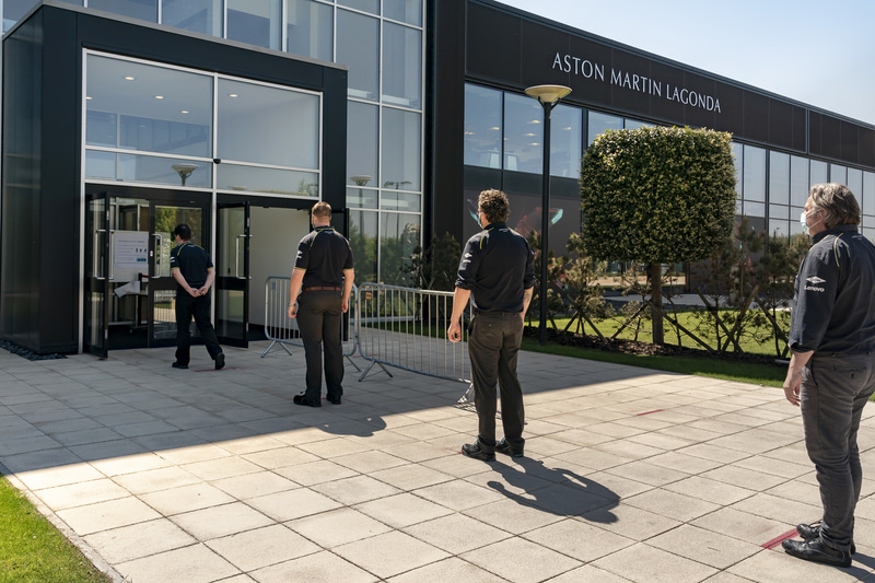 従業員同士の距離を保つためのルールも