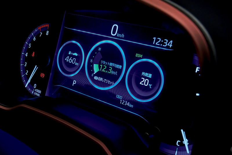 立体的に見えるオプティトロン3眼メーター＋7.0インチTFTカラーマルチインフォメーションディスプレイ、9インチディスプレイオーディオといった先進的装備を充実