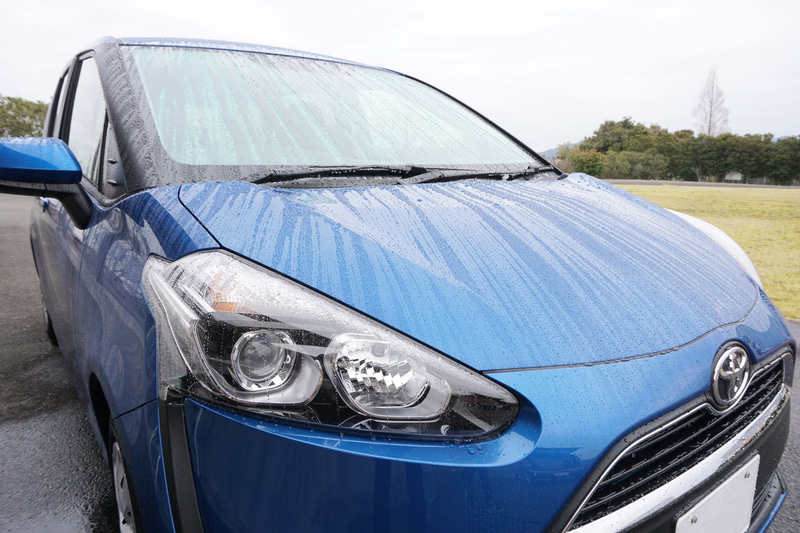 ガラスもボディもしっかりはっ水しているのが分かる