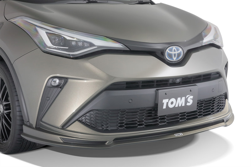 新ラインアップの「フロントスポイラー」未塗装品：4万6000円（税別）、塗装品：6万2000円（税別）