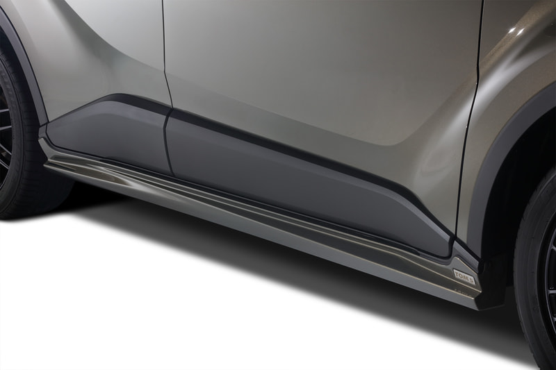 前期型との共通品となる「サイドステップ」未塗装品：5万1000円（税別）、塗装品：5万7000円（税別）