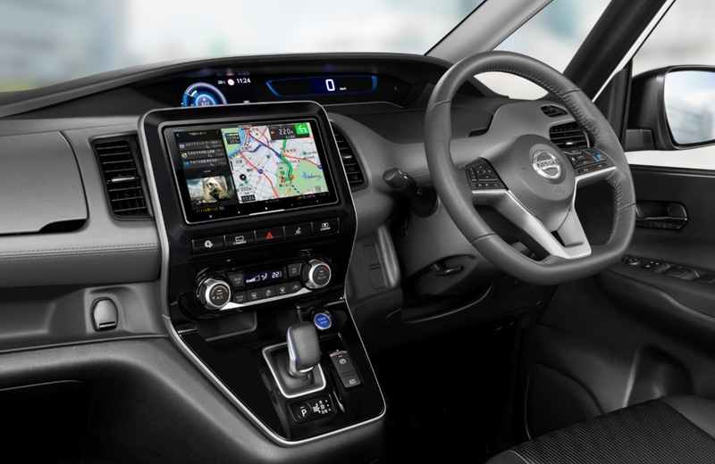 セレナにサイバーナビ「AVIC-CQ910-DC」を取り付けたイメージ