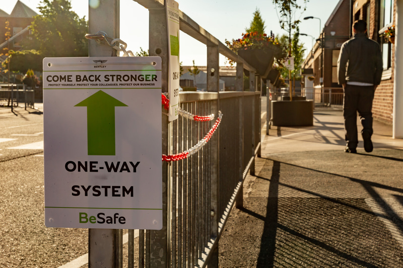 通路に一方通行を設定