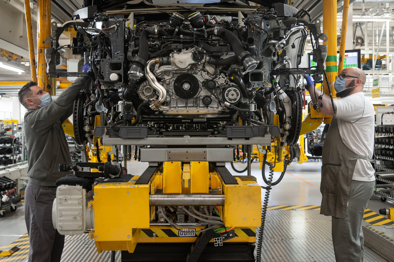 生産を再開した工場内の様子