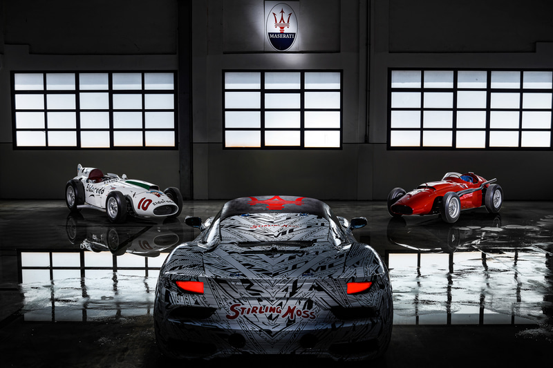 マセラティ エルドラド（左奥）、MC20プロトタイプ（中央）、マセラティ 250F（右奥）