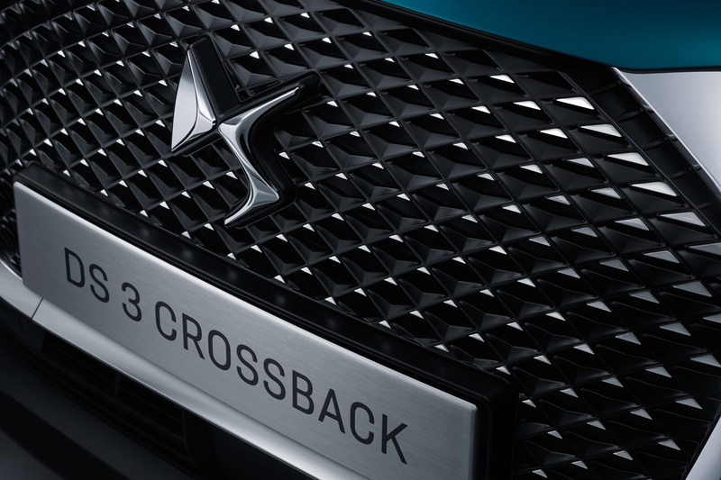 OPERAインスピレーションはフロントグリルクロームが追加される