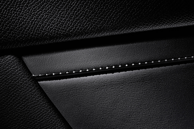 OPERAインスピレーションのパールトップステッチ