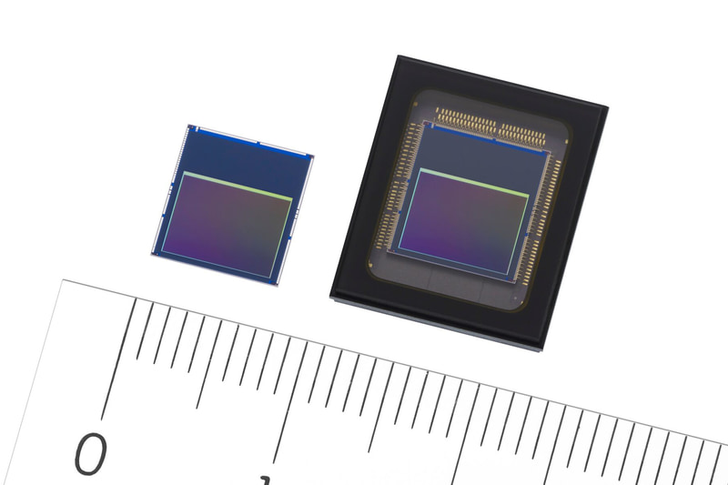 インテリジェントビジョンセンサー「IMX500」（左）と「IMX501」（右）