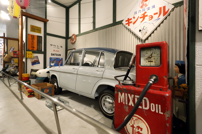 展示車の周りに置かれた小物にも注目。大半が当時使われていた本物というのがスゴイ