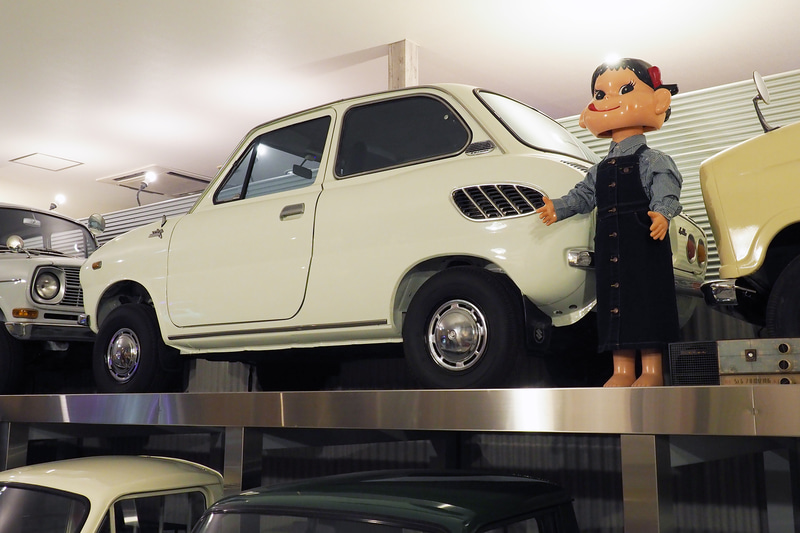 2代目スズキフロンテは1967年に登場。寄り添うペコちゃんがかわいい