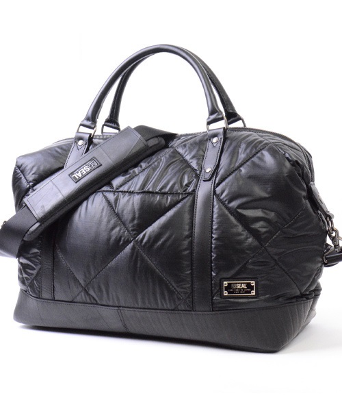 <a href="https://www.seal-store.net/shop/shopdetail.html?brandcode=000000000376" class="n" target="_blank">ボストンバッグ（Webストア限定品）</a>　2万3000円（税別）