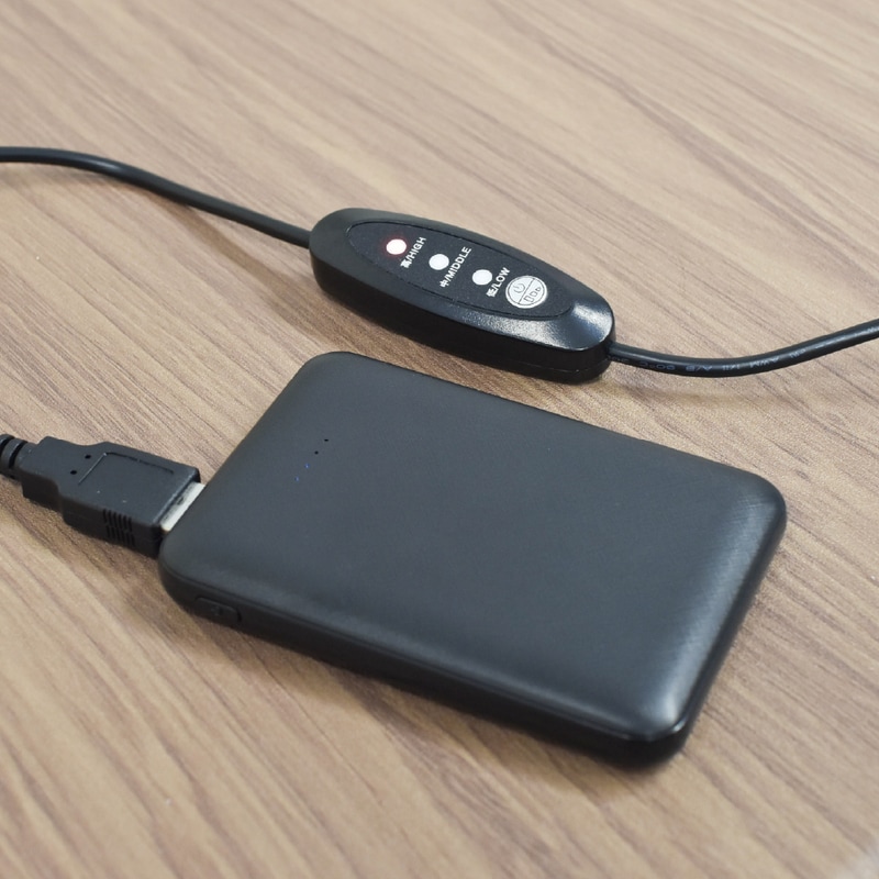 モバイルバッテリーで動かせるので、外出先でも使用可能（モバイルバッテリーは別売）
