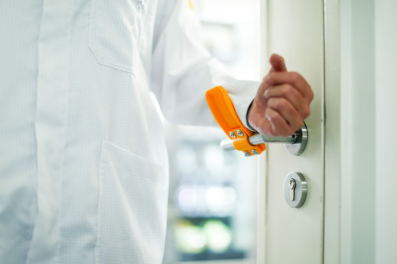 自社スタッフが開発したドアハンドル用アタッチメント