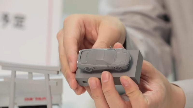 まだ開発中で「エンジンも見えるようにしたい」と圓道氏