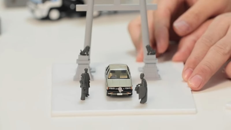 ジオラマコレクション（左・中央）にはカースナップ「初詣」が登場。狛犬と鳥居、神主までもがリアルに再現されている。トミカラマ（右）には「カーリフト」がラインアップ。ホンダ シビックSiRII（EG6）も付属する