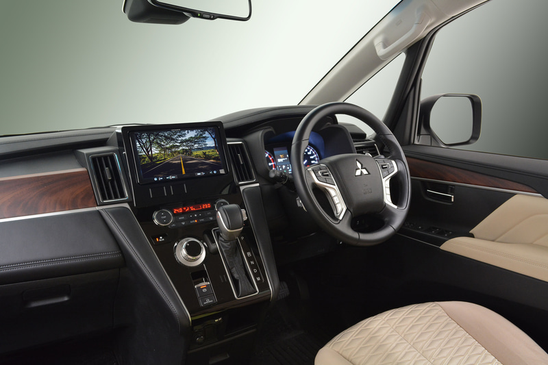 9インチカーナビの装着状態