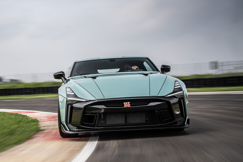 Nissan GT-R50 by Italdesignの市販モデル