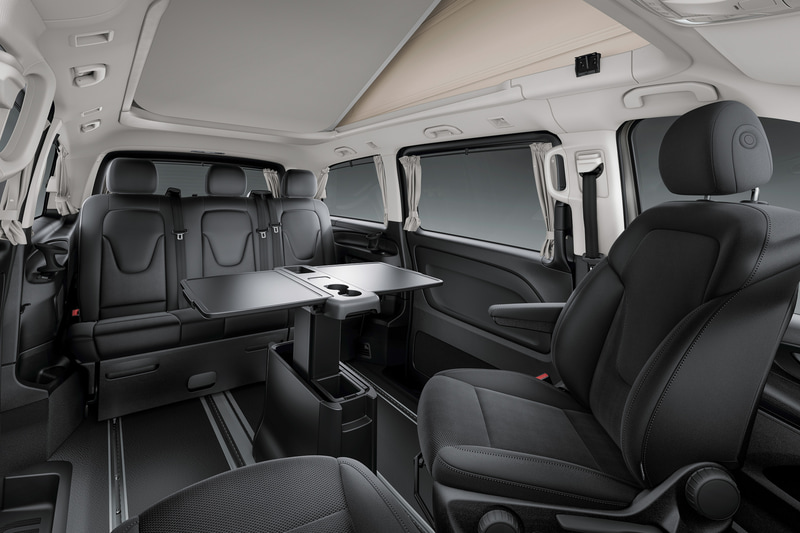 前席が回転することで対面のシートアレンジにもできる