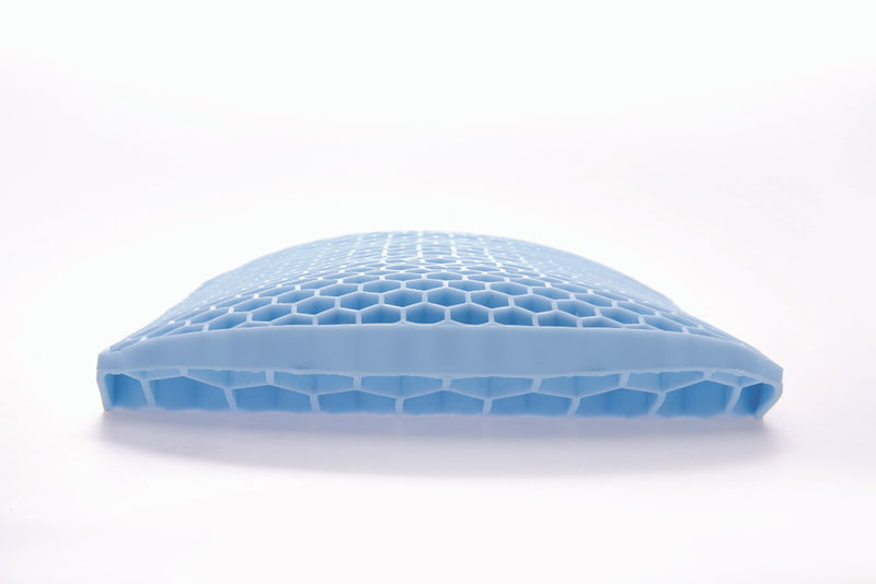 腰や背中にフィットするアーチ形状